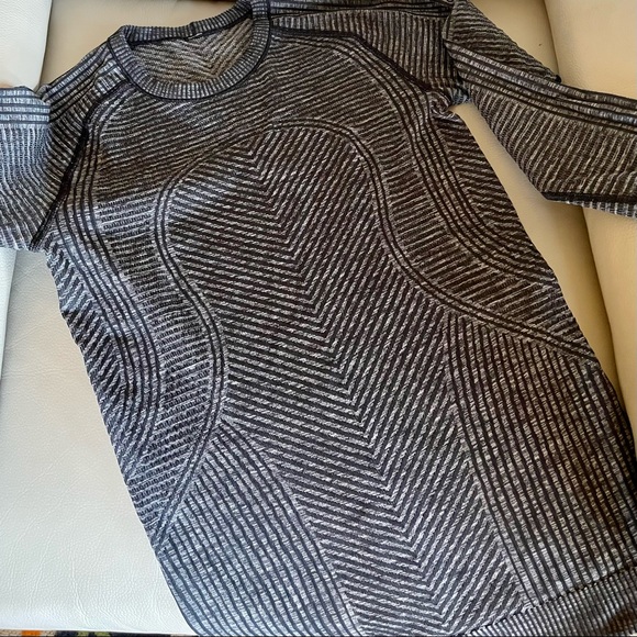 Lululemon restless top - Picture 2 of 5